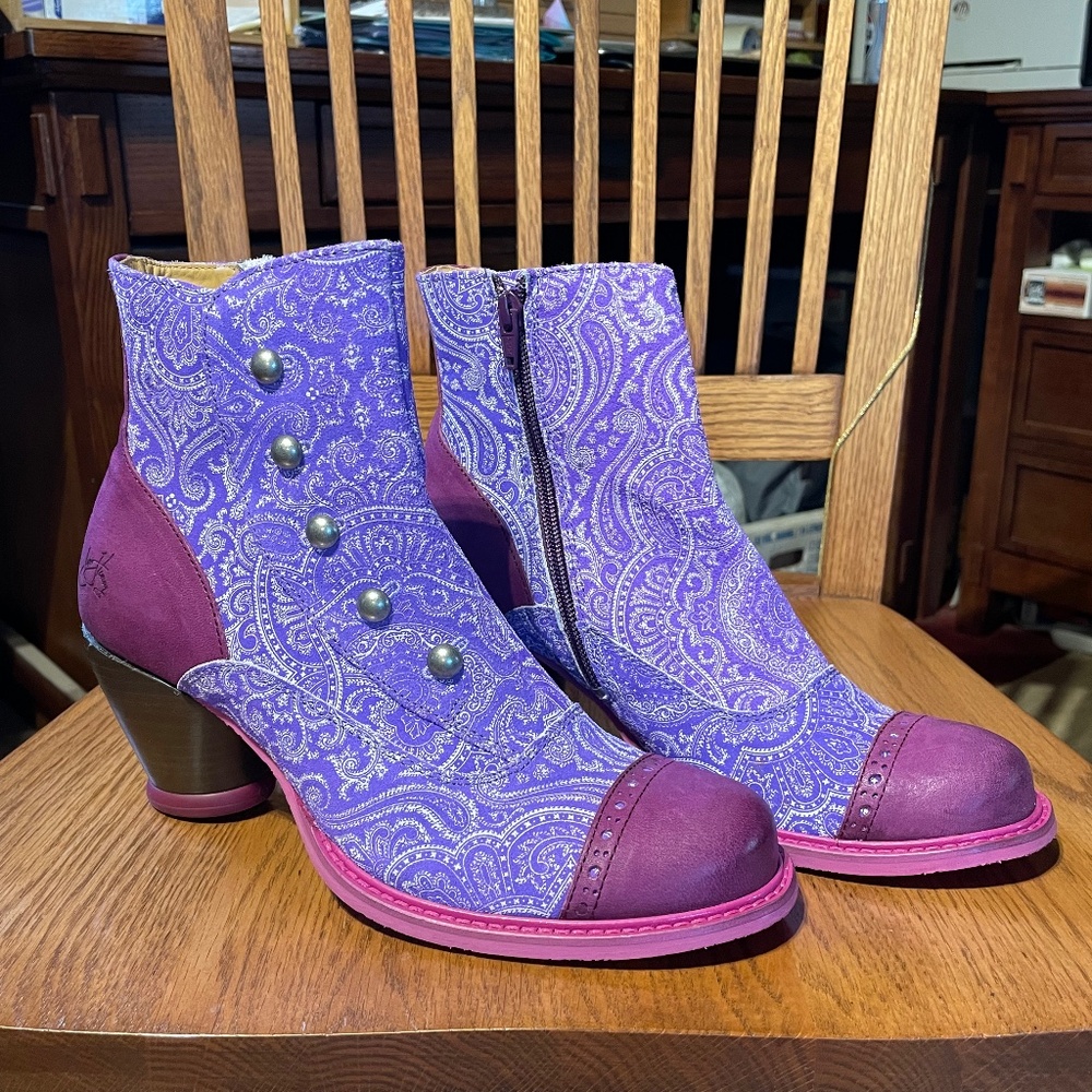 Magnificent East End Venables Fluevog Boots in Purple Paisley - Size 9